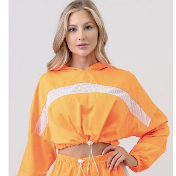 Crop Top Windbreakers - Picture 3 of 4